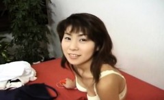 Ann Ogura arouses her pussy with vibrator