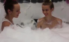 Hot Teen Webcam GIrls Take A Bath Together