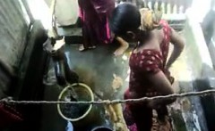 Bangla desi town women washing in Dhaka town HQ (5)