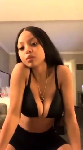 Ebony Teen Girls W/ Big Tits Playing On Periscope at Nuvid